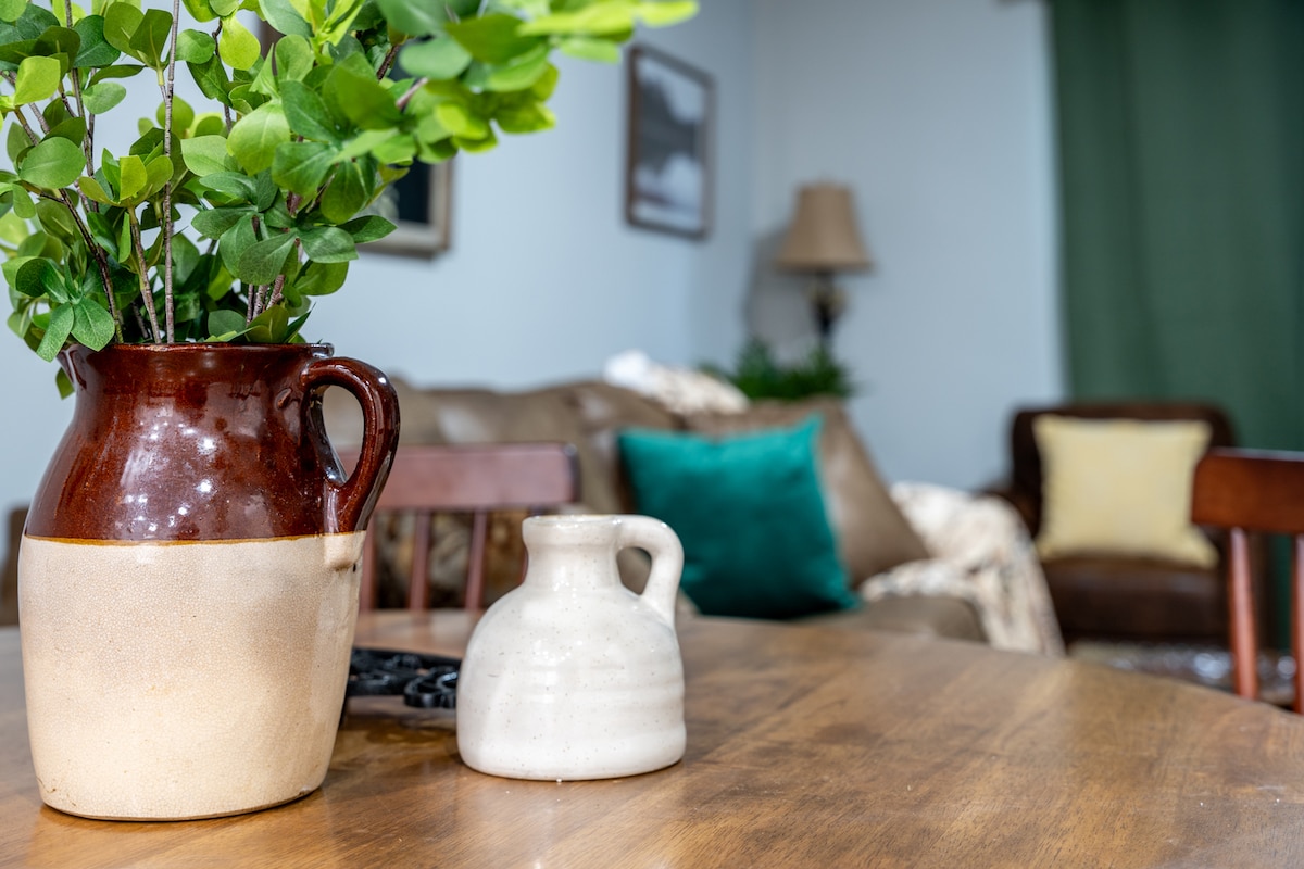 Hobbiton Charm 2 BR Townhouse