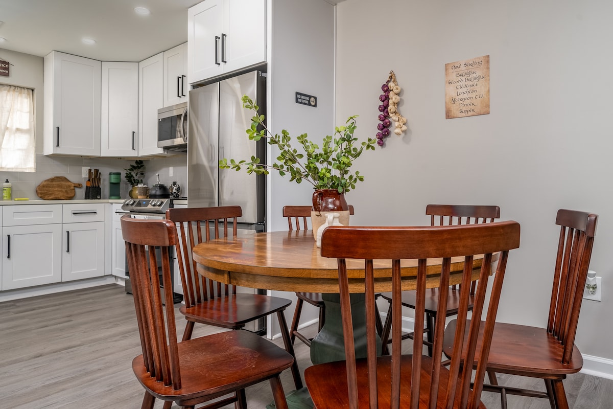 Hobbiton Charm 2 BR Townhouse