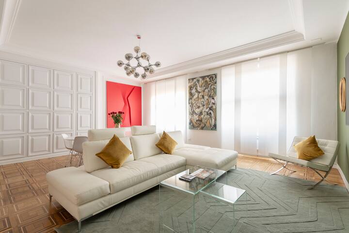 Amazing – 3 Bedrooms Apartment – Duomo Center gallery image 2