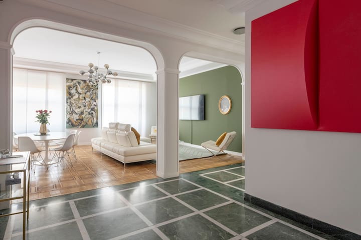 Amazing – 3 Bedrooms Apartment – Duomo Center