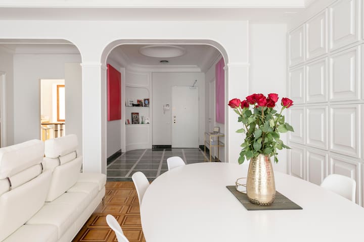 Amazing – 3 Bedrooms Apartment – Duomo Center gallery image 5