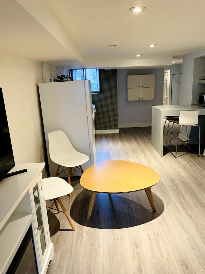 Newly Upgraded, Furnished Studio. New Stove/fridge - Toronto