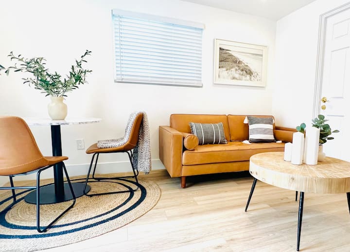 4173  Studio - San Diego, CA