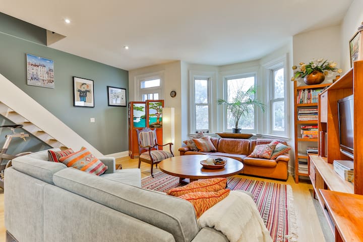 Beauty 1800 sq ft, 2 storey, 2 beds, Little Italy