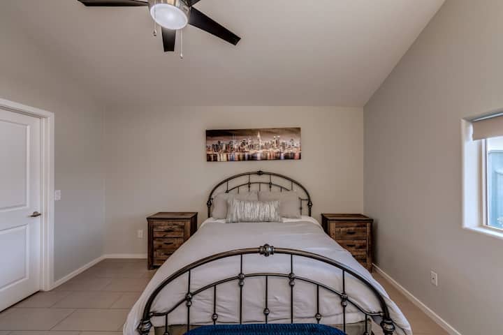 เตียงควีนไซส์เตียงใหญ่