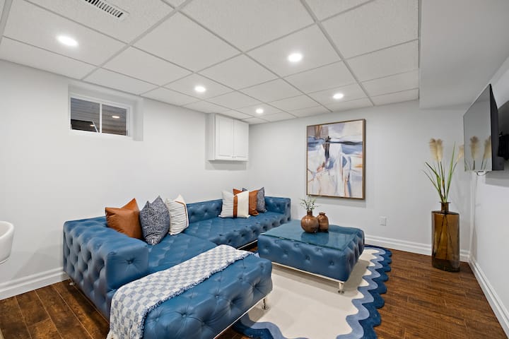 25% Off ~ Central Aurora - Parking +Wifi + Laundry - Newmarket, ON, Canada