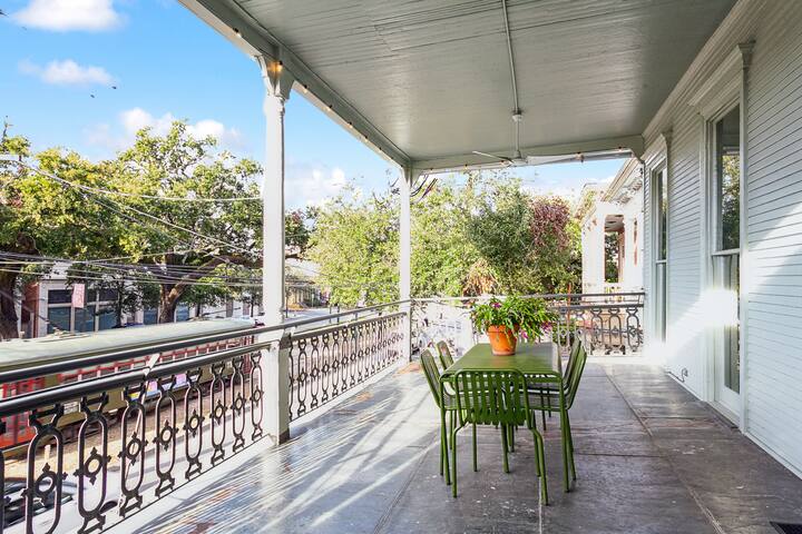 St Charles Ave Stunner on streetcar, this is it! gallery image 4