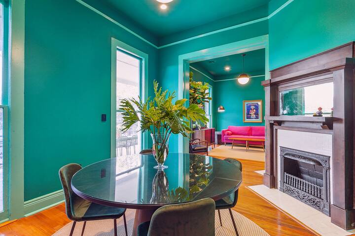 St Charles Ave Stunner on streetcar, this is it! gallery image 3