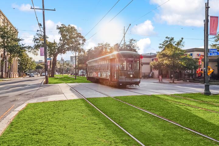 St Charles Ave Stunner on streetcar, this is it! gallery image 5