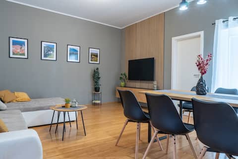 Old Town's Legend: City center condo with balcony