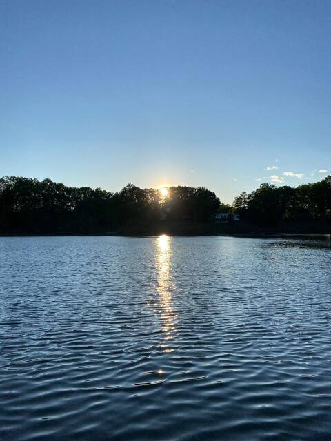 Lakefront - Private dock/beach - king beds