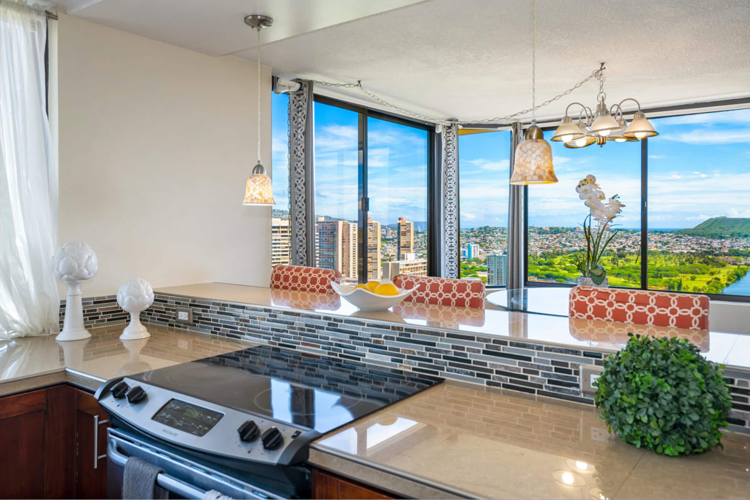 HM PH 303 Comfy Penthouse in Waikiki - Sleeps 6 - Image 8