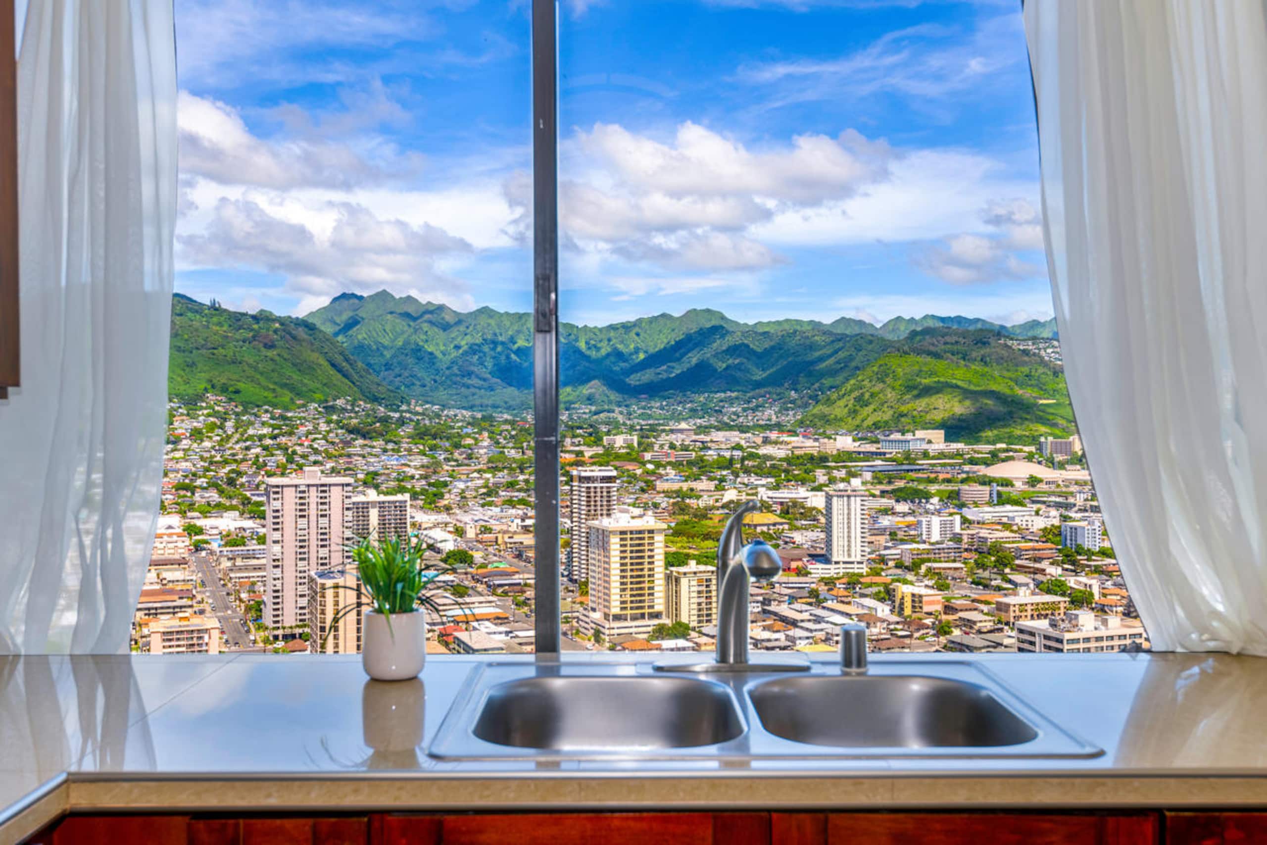 HM PH 303 Comfy Penthouse in Waikiki - Sleeps 6 - Image 9