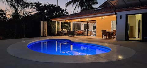 5-Star Luxury Villa·Private Pool·1 Block to Beach