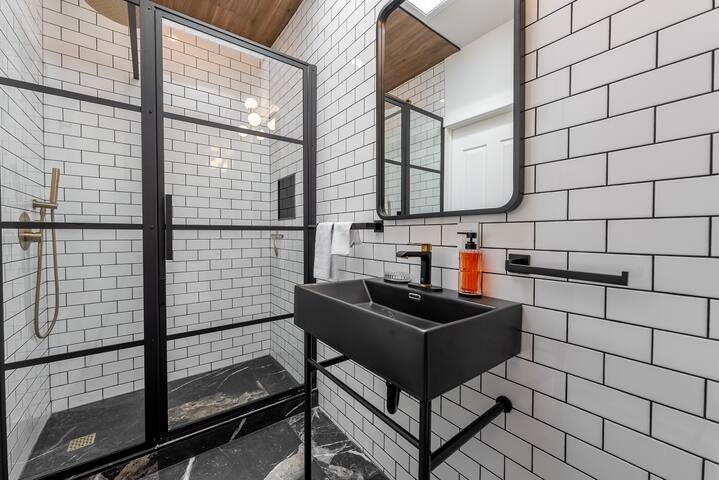 Zena Habitat III | Parking | Wifi | Arcade | AC gallery image 4