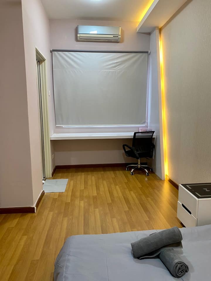 3. SPAVAĆA SOBA
1 BRAČNI KREVET (1,8X2
) 