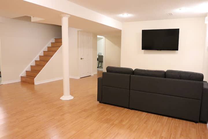 2br + 2free Parking Basement Suite Near Square One - Mississauga