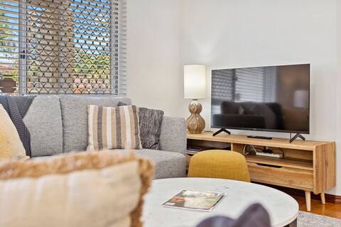 450m walk to Swan River | 1 km to Albany Hwy strip