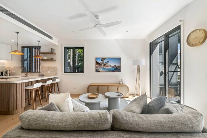 Luxury Retreat: Villa 17 on Hastings St