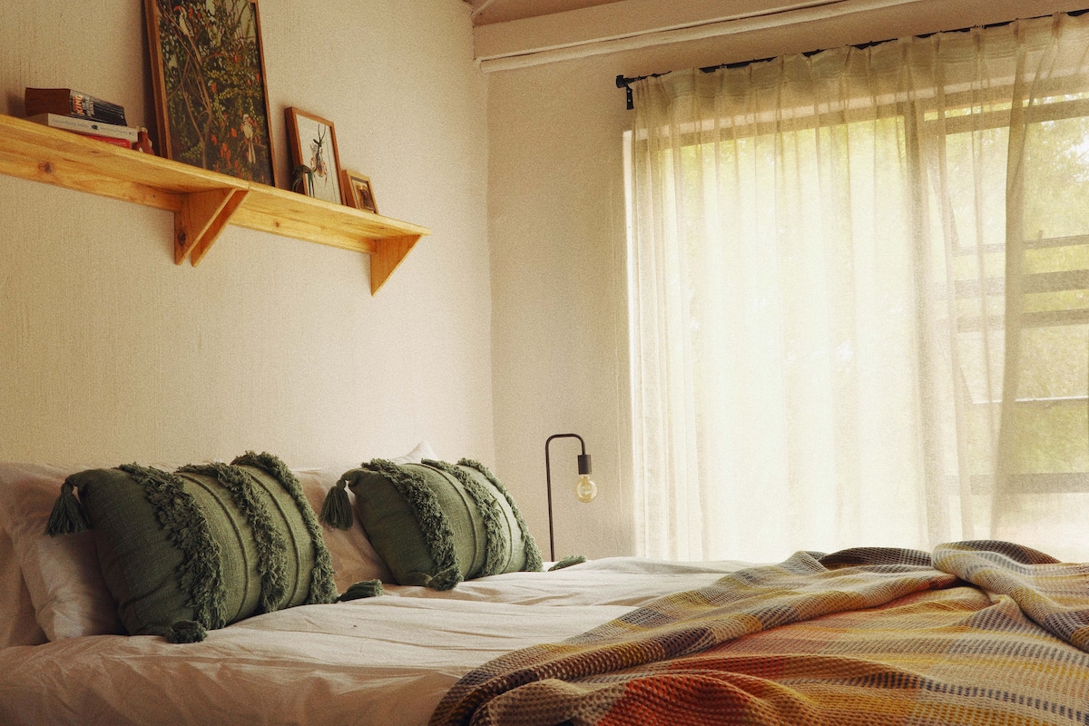 第二间卧室配有2张1米宽单人床。