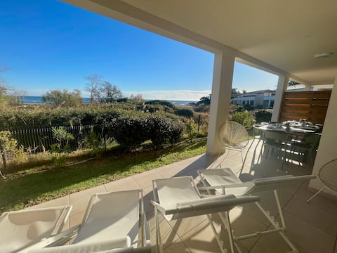 Large apartment facing the beach
