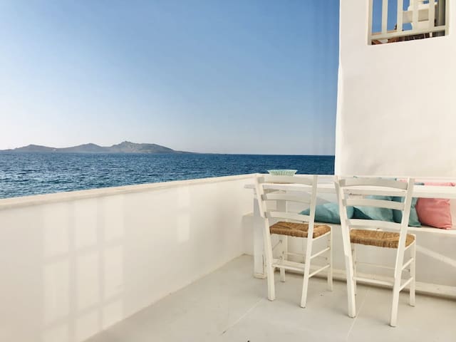 Paros seafront Casa Phorkys gallery image 2