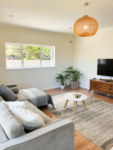 Sunny & tranquil beach house in Cape Town gallery image 3