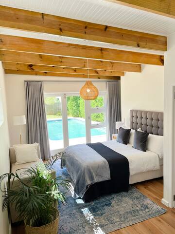 Sunny & tranquil beach house in Cape Town