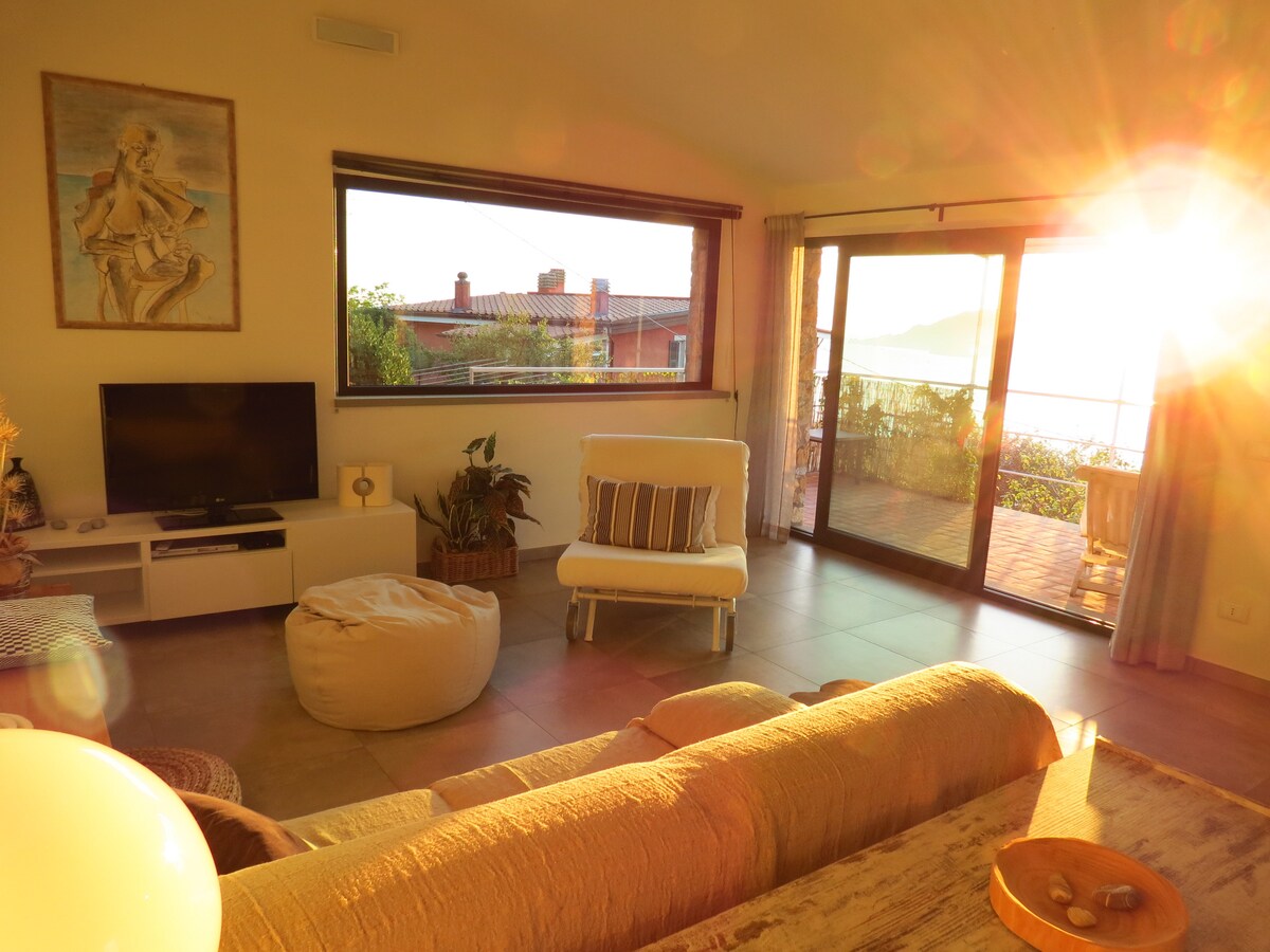 Popular Airbnb listing: Breathtaking view of the Gulf of Poets Casadipietra in Lerici