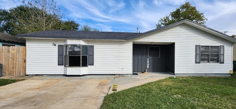 Bay House 4 bedroom 3 full bath