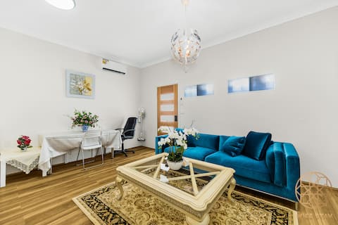 Carlingford sweet studio with WiFi& Parking