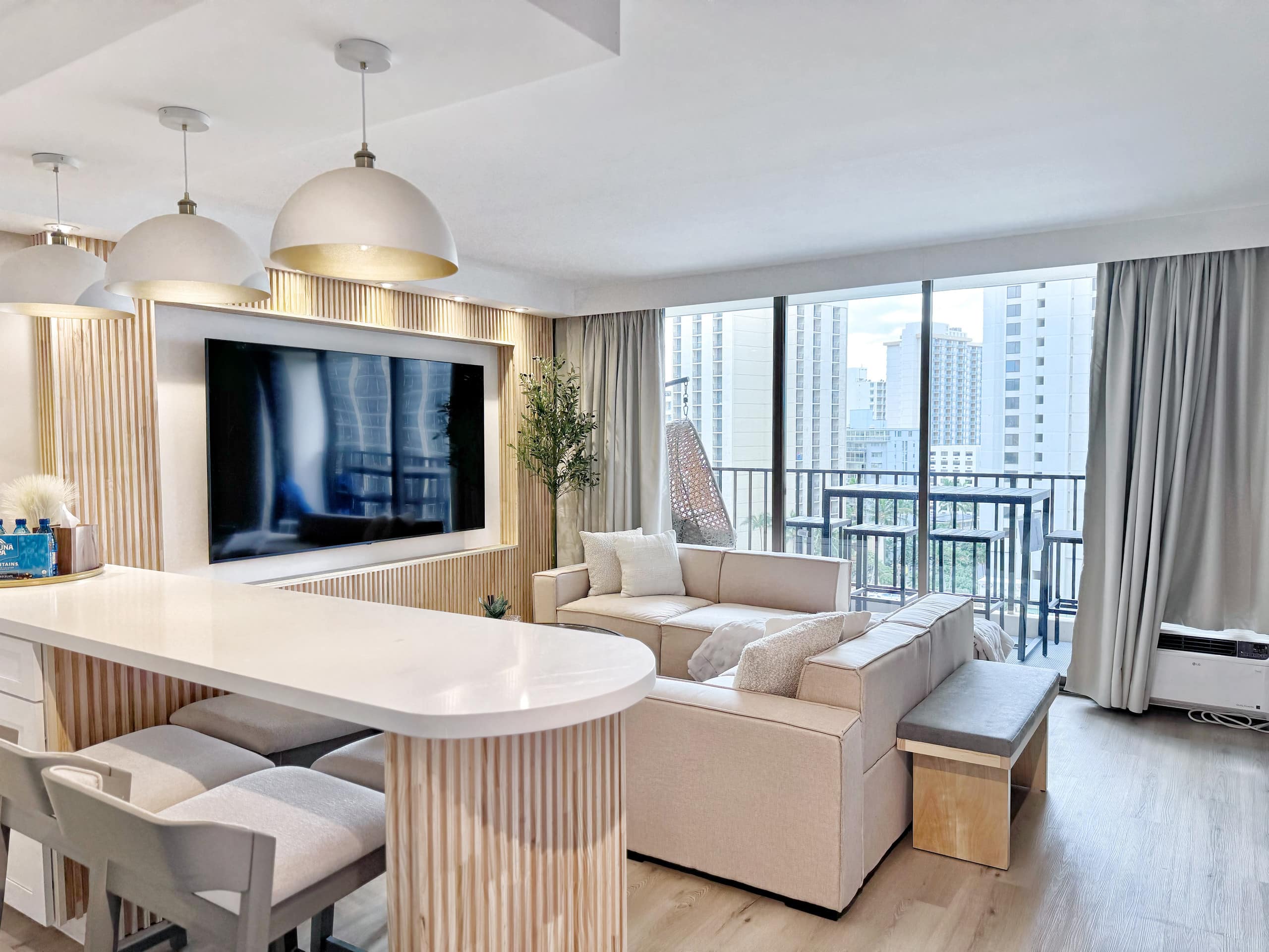 Upscale Ultra Modern Renovated 1BR+Free Parking! - Image 12