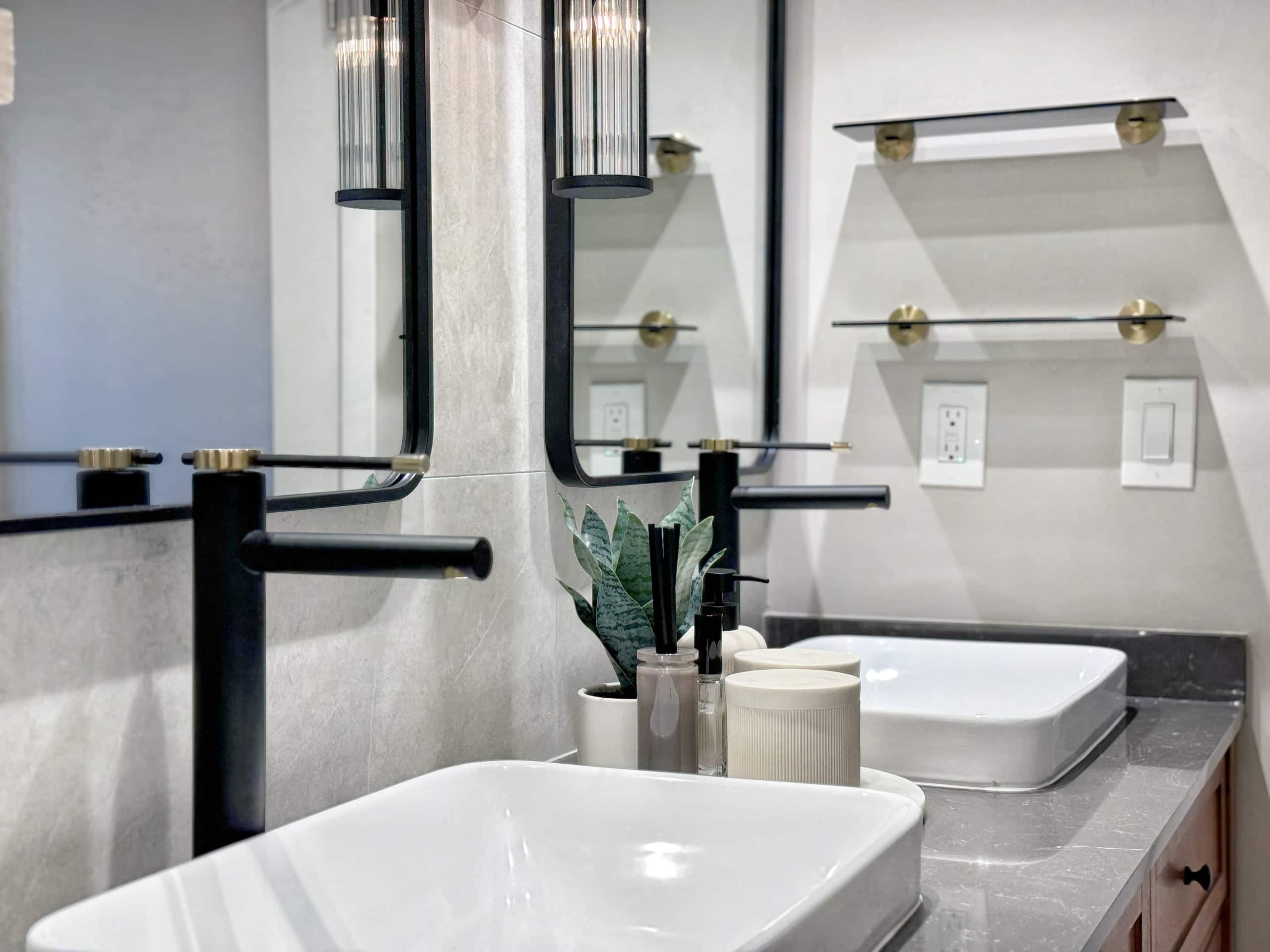 Upscale Ultra Modern Renovated 1BR+Free Parking! - Image 43