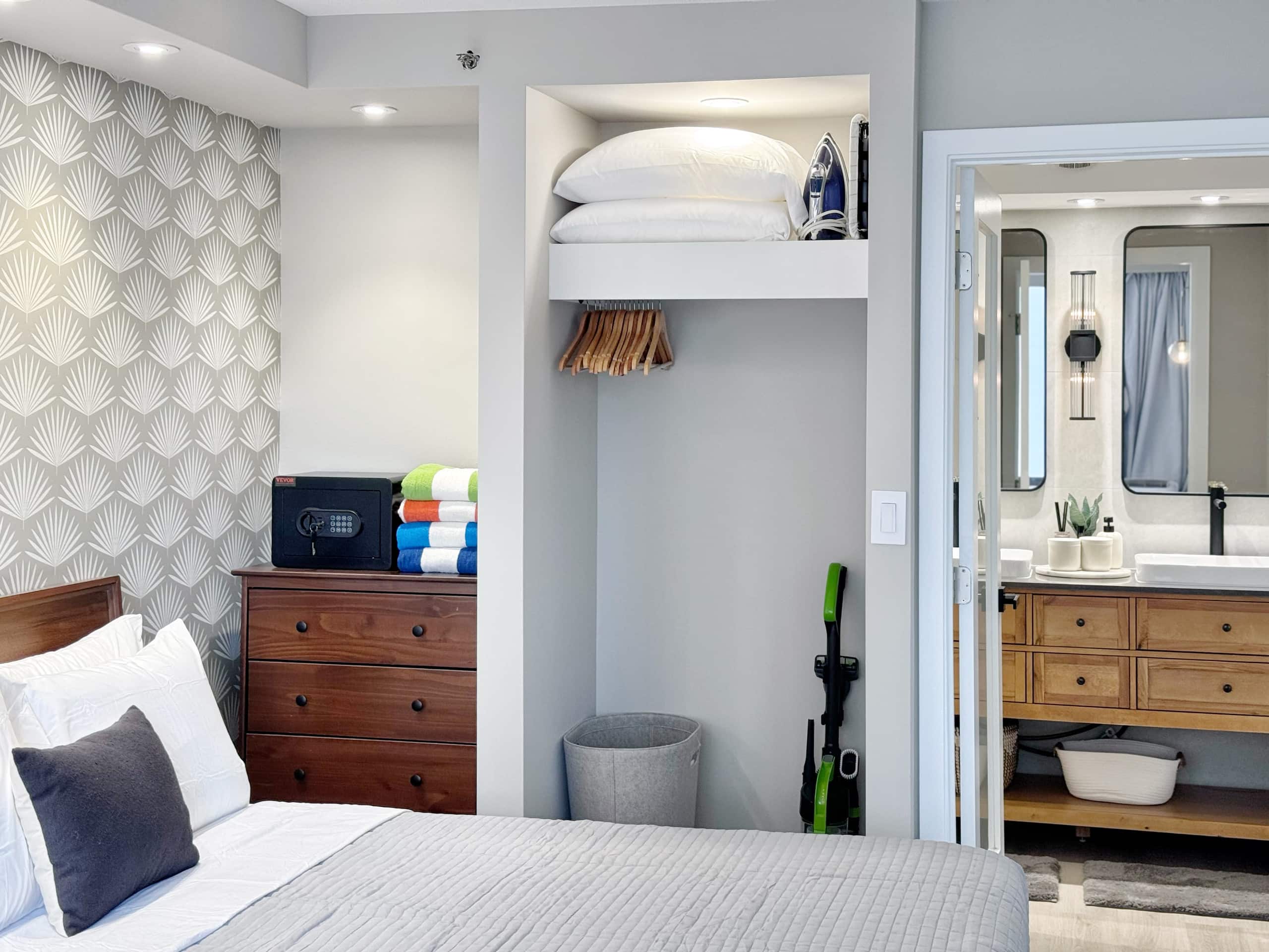 Upscale Ultra Modern Renovated 1BR+Free Parking! - Image 33