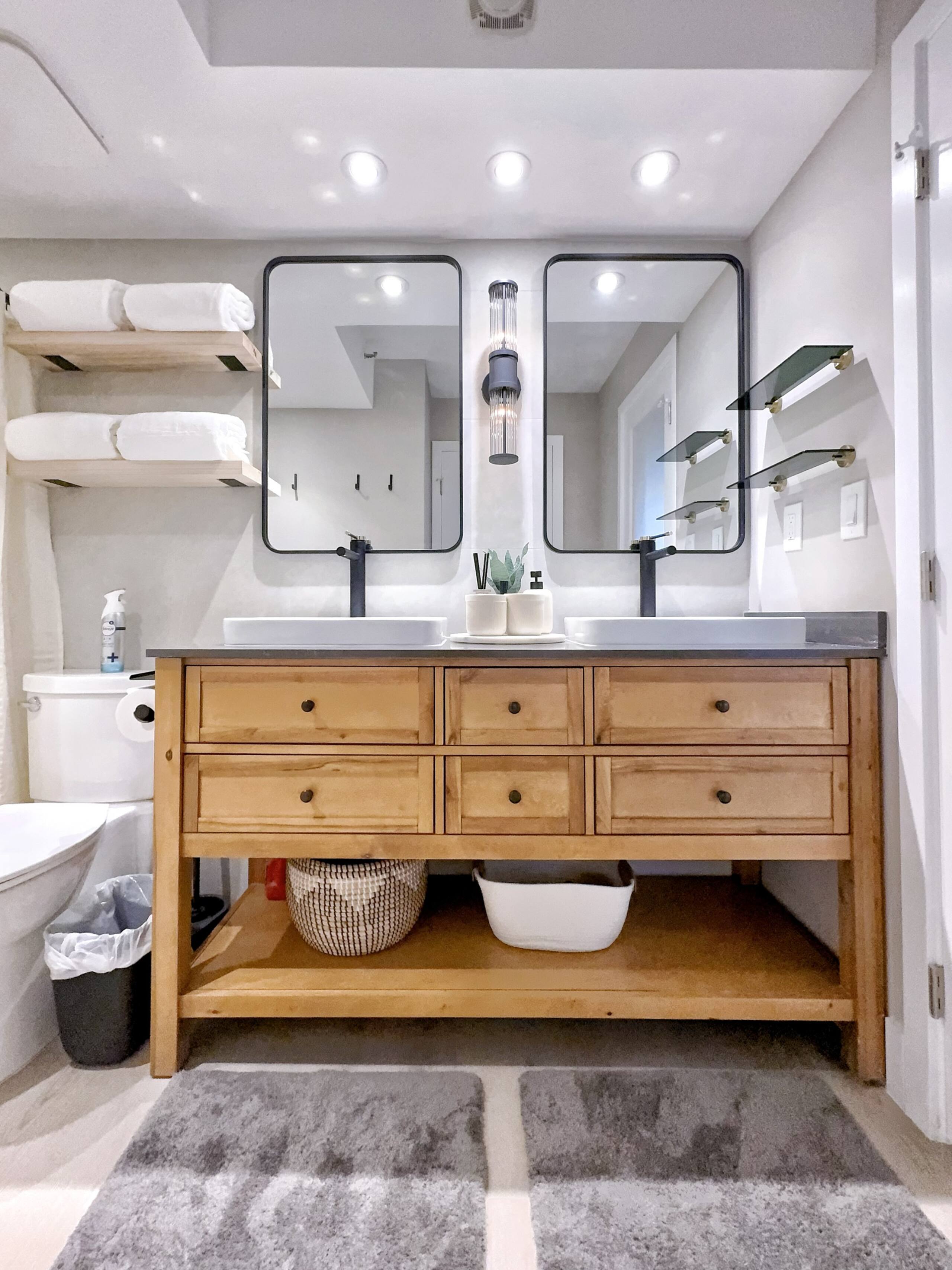 Upscale Ultra Modern Renovated 1BR+Free Parking! - Image 37