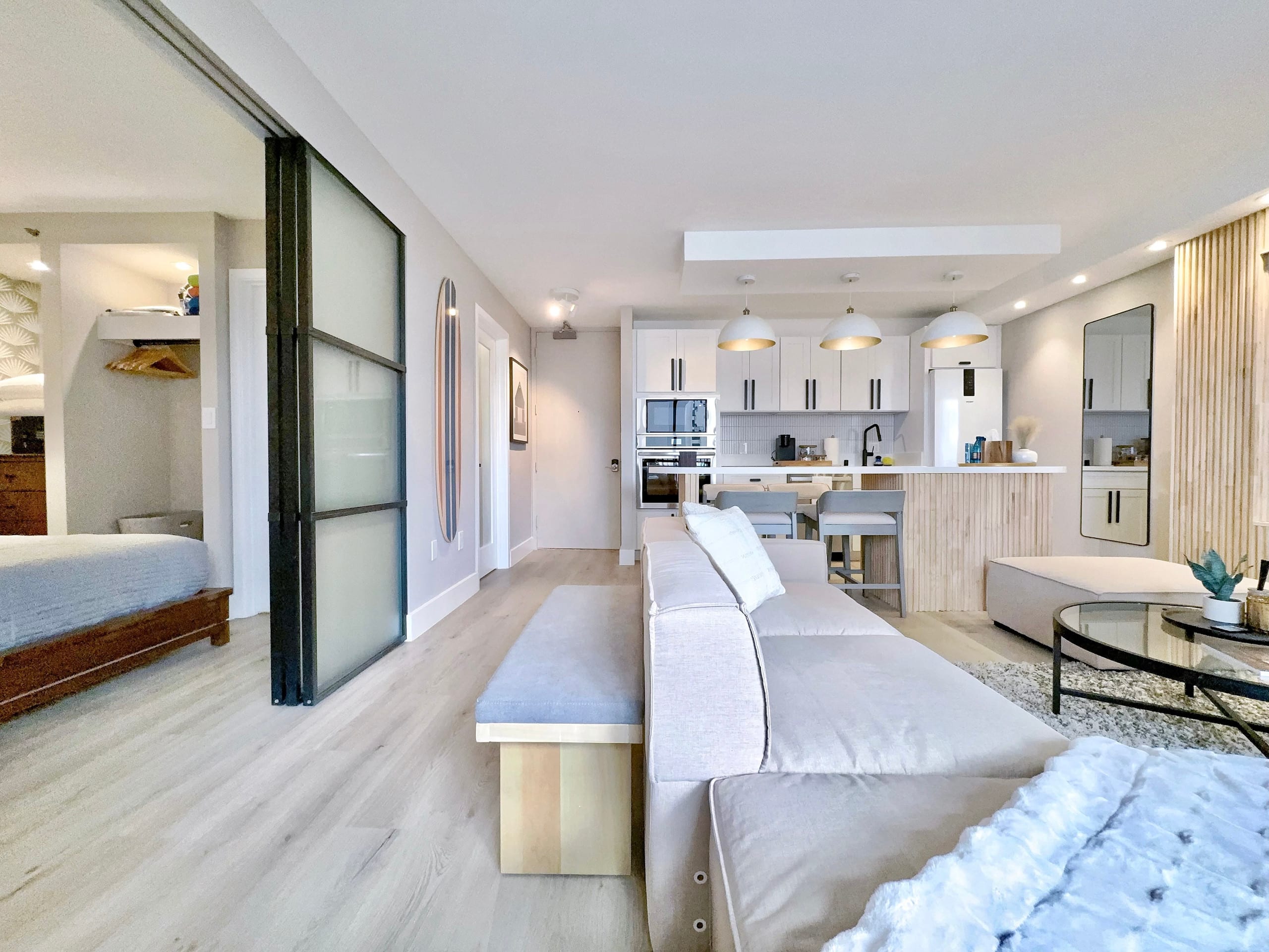 Upscale Ultra Modern Renovated 1BR+Free Parking! - Image 13