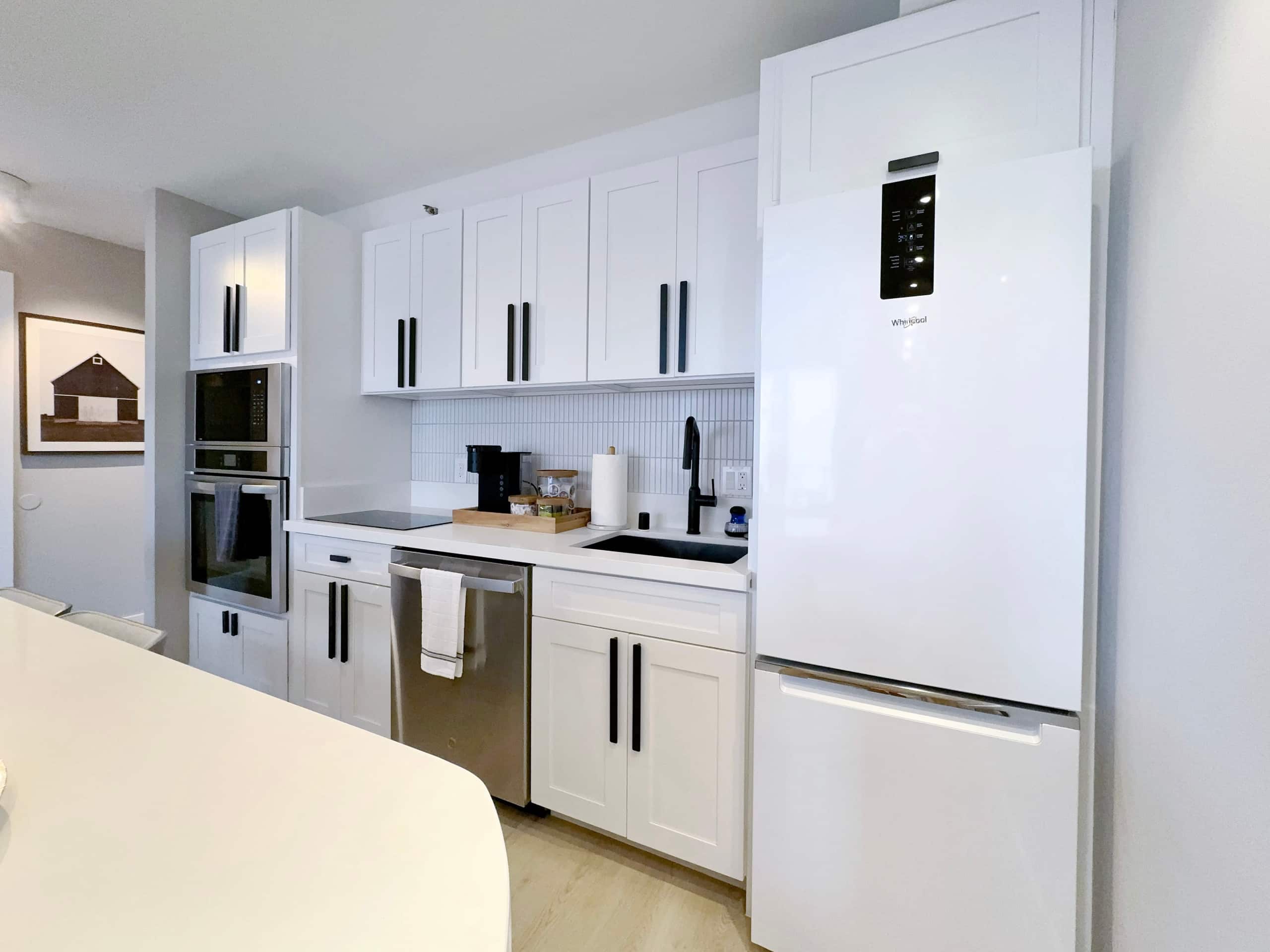 Upscale Ultra Modern Renovated 1BR+Free Parking! - Image 21