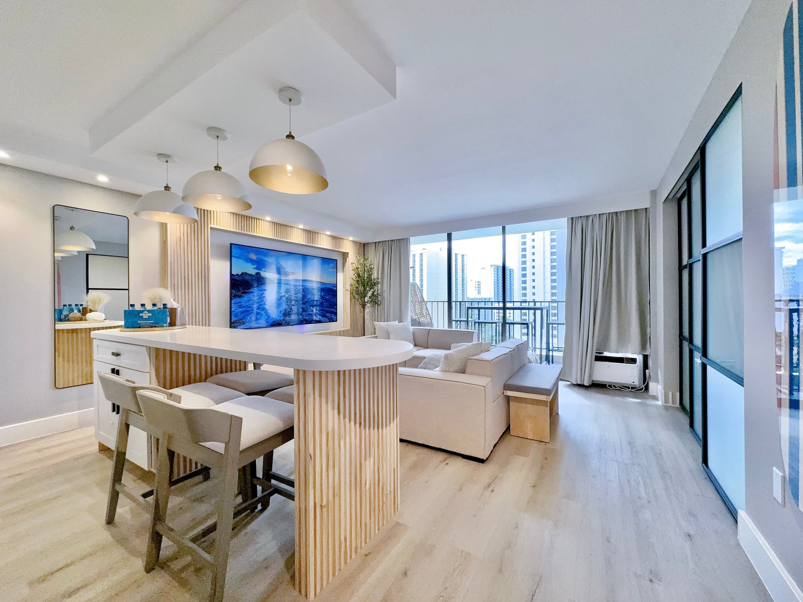 Upscale Ultra Modern Renovated 1BR+Free Parking! - Image 14