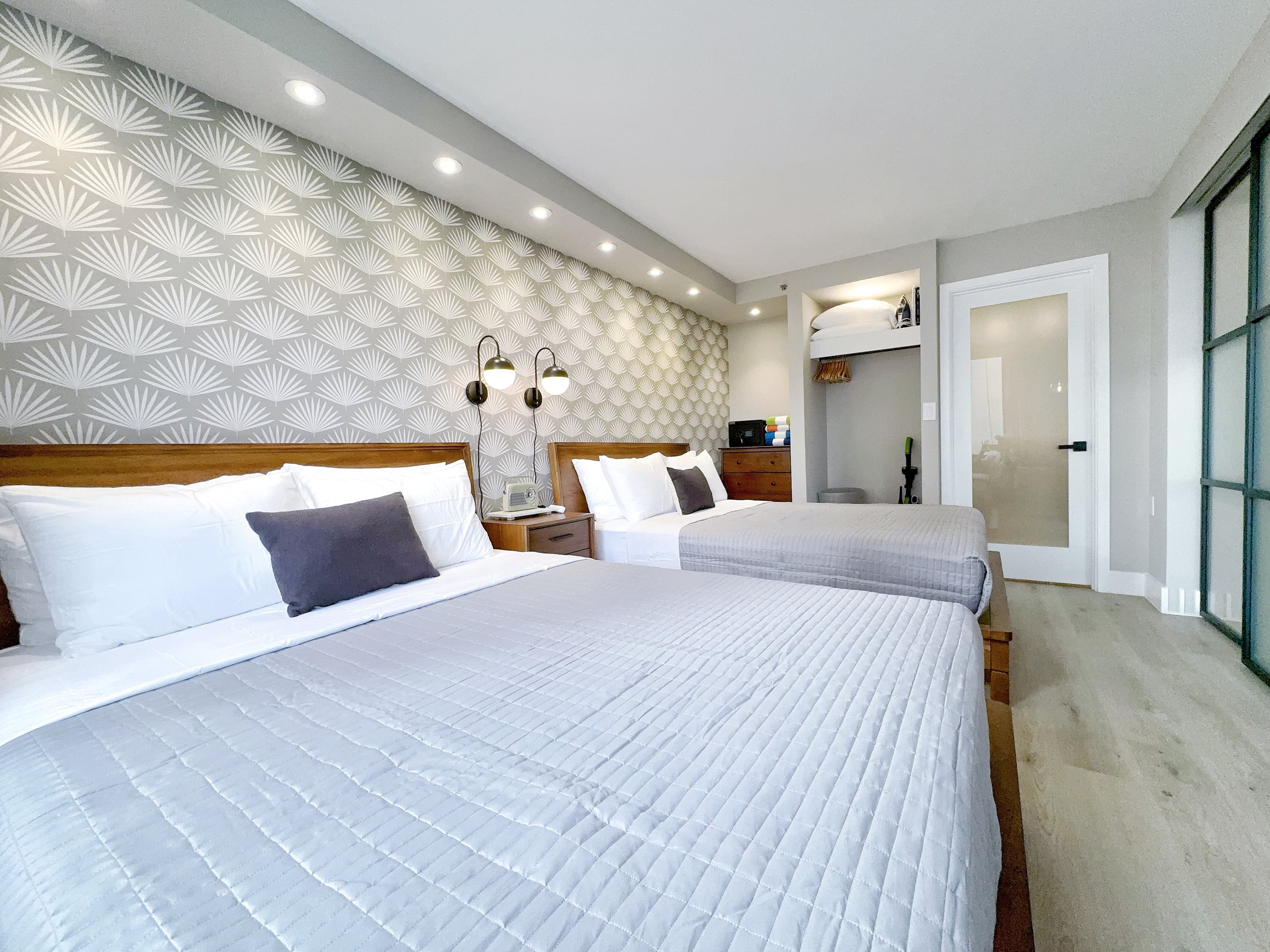 Upscale Ultra Modern Renovated 1BR+Free Parking! - Image 29
