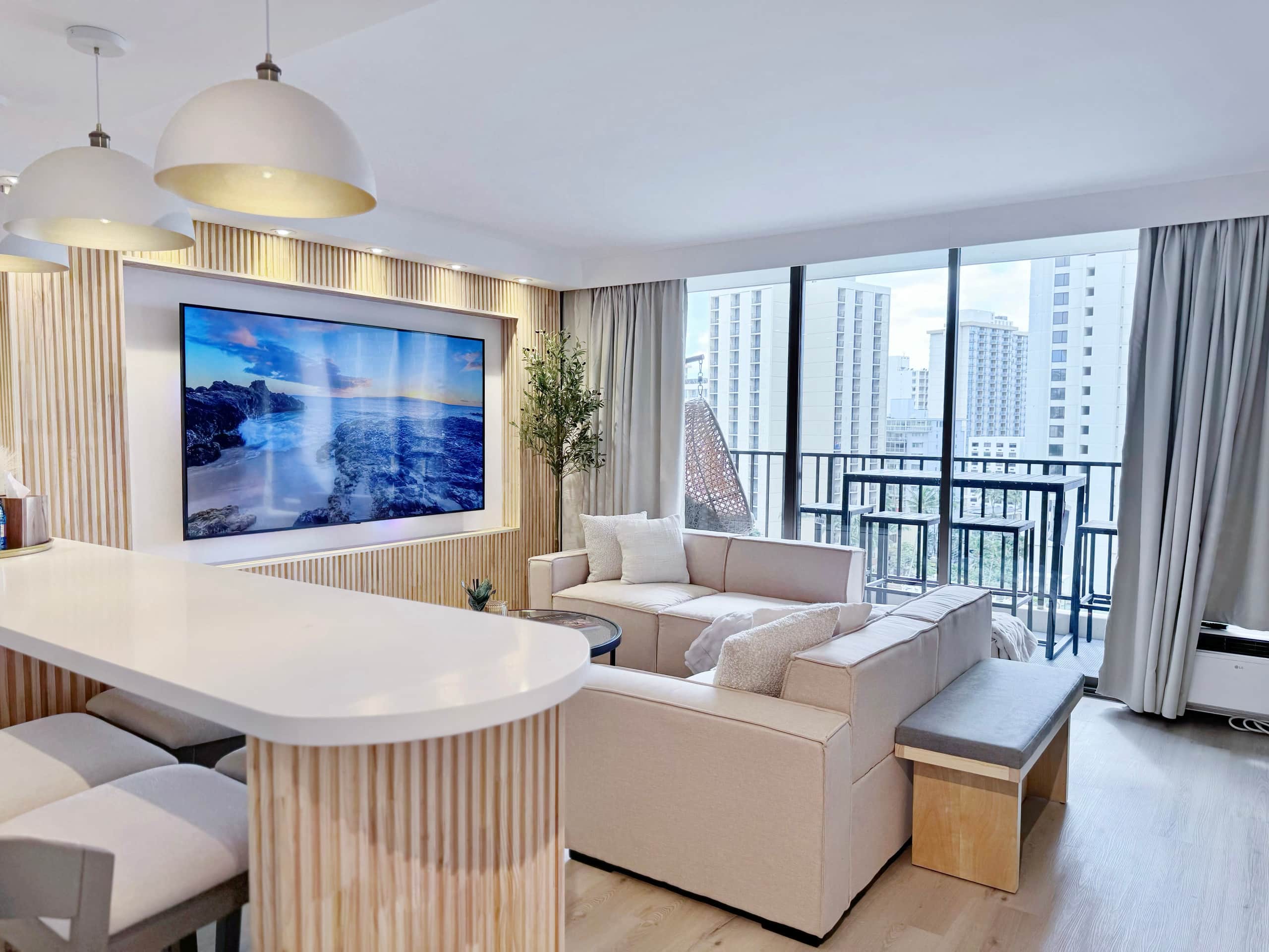 Upscale Ultra Modern Renovated 1BR+Free Parking! - Image 6