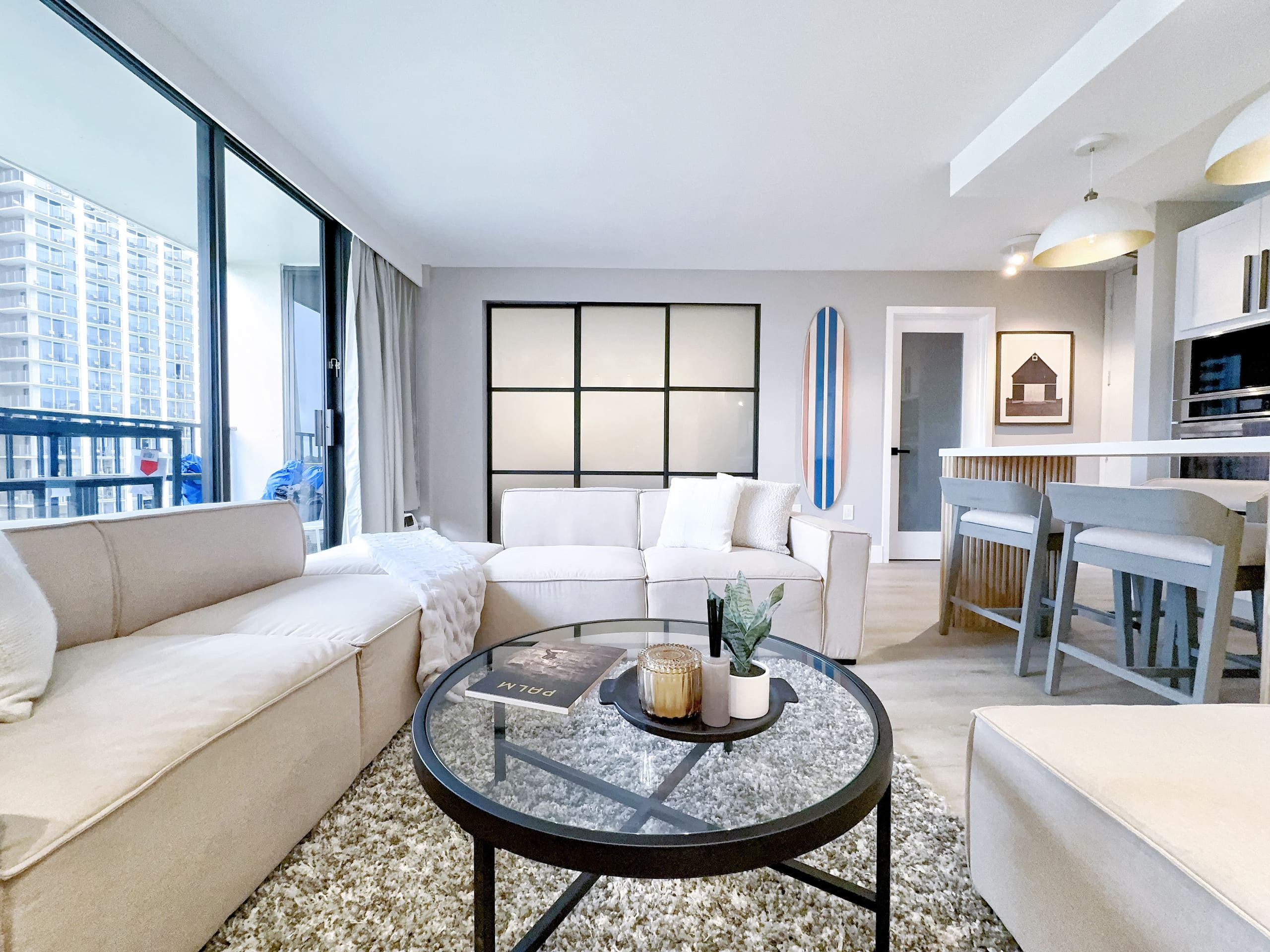 Upscale Ultra Modern Renovated 1BR+Free Parking! - Image 4