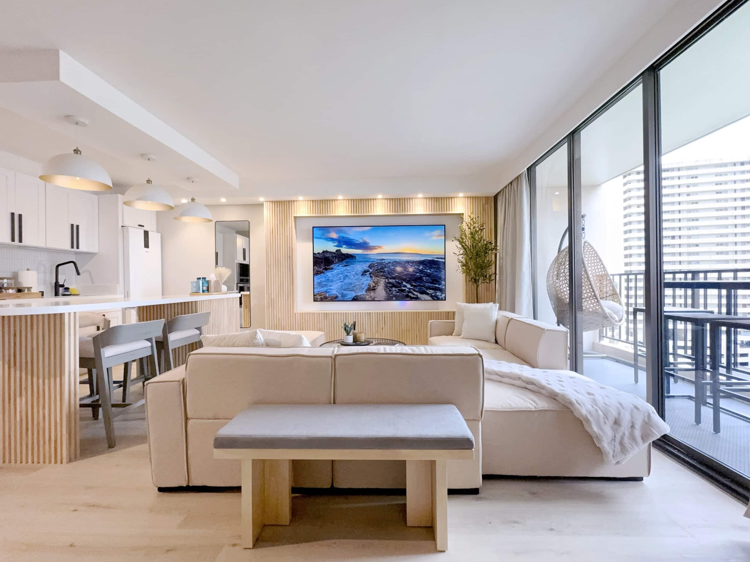 Upscale Ultra Modern Renovated 1BR+Free Parking! - Image 3
