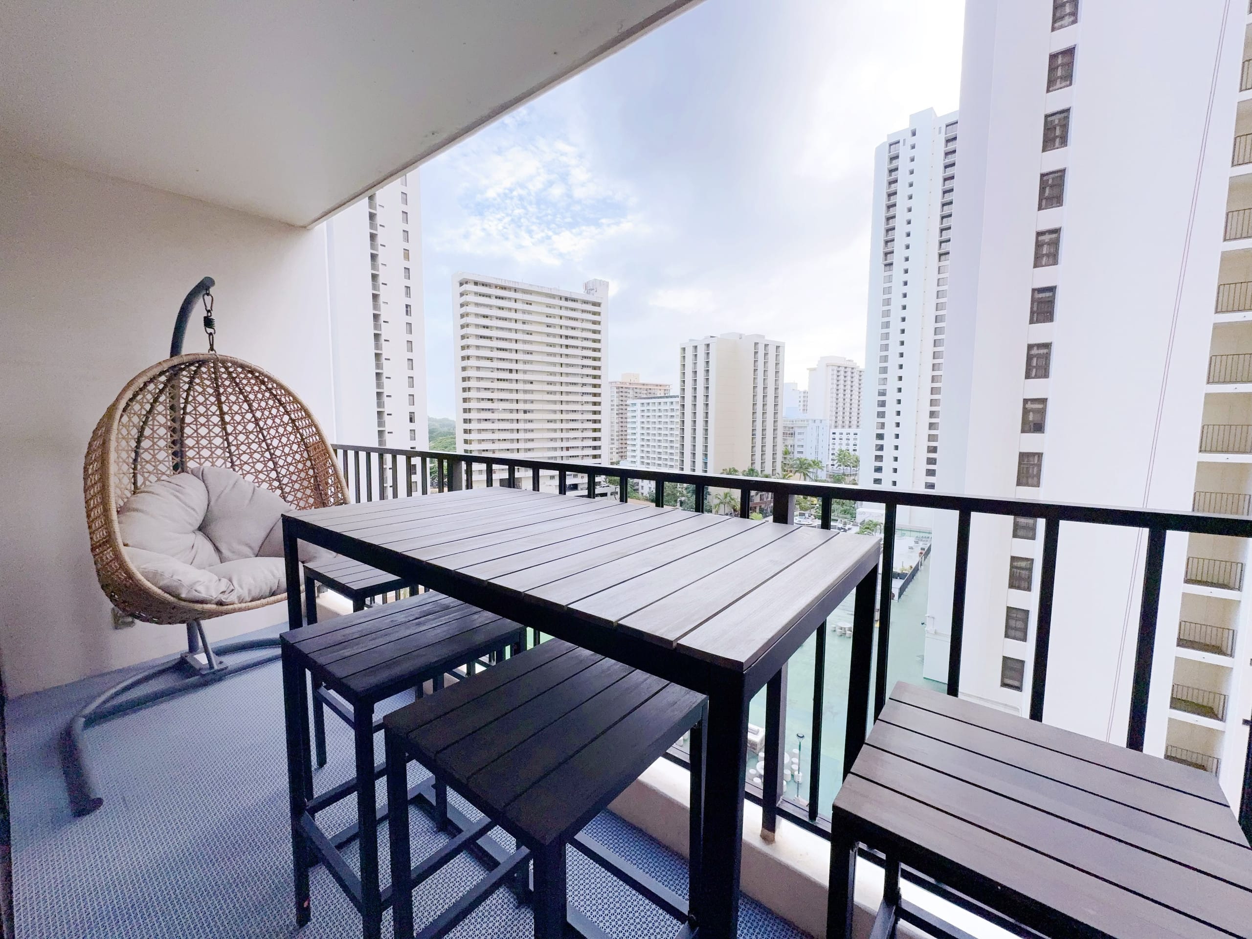 Upscale Ultra Modern Renovated 1BR+Free Parking! - Image 47
