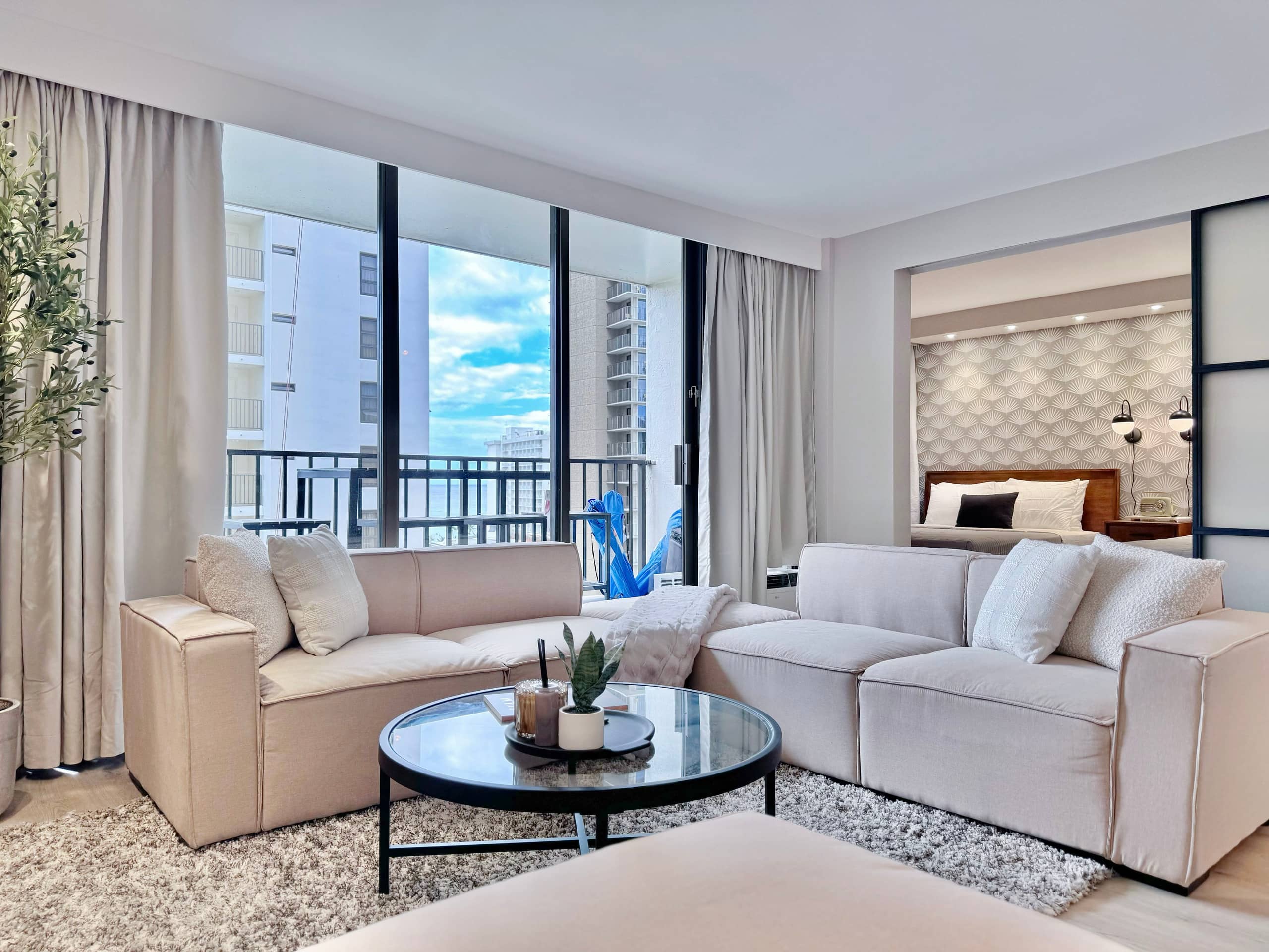 Upscale Ultra Modern Renovated 1BR+Free Parking! - Image 10