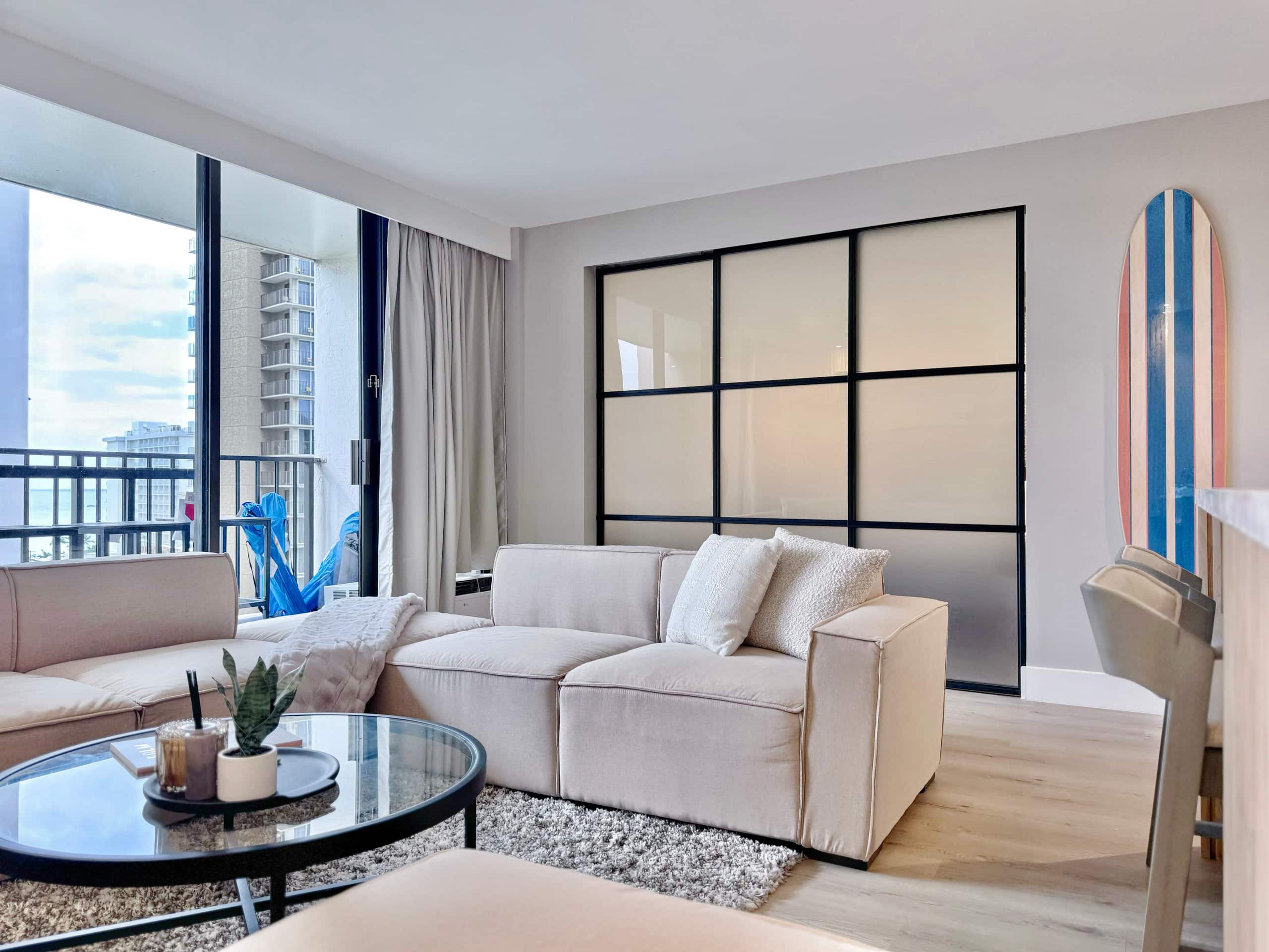 Upscale Ultra Modern Renovated 1BR+Free Parking! - Image 7