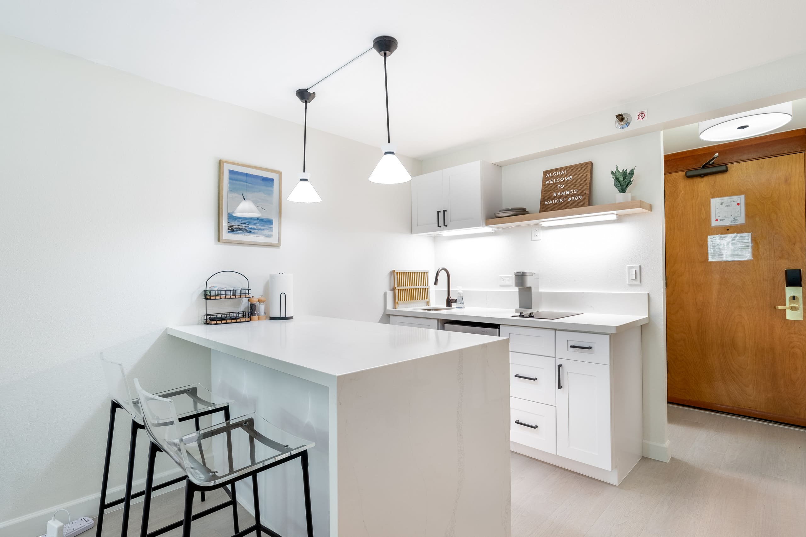 Condo in Honolulu · ★4.95 · Studio · 1 shared bath - Image 4