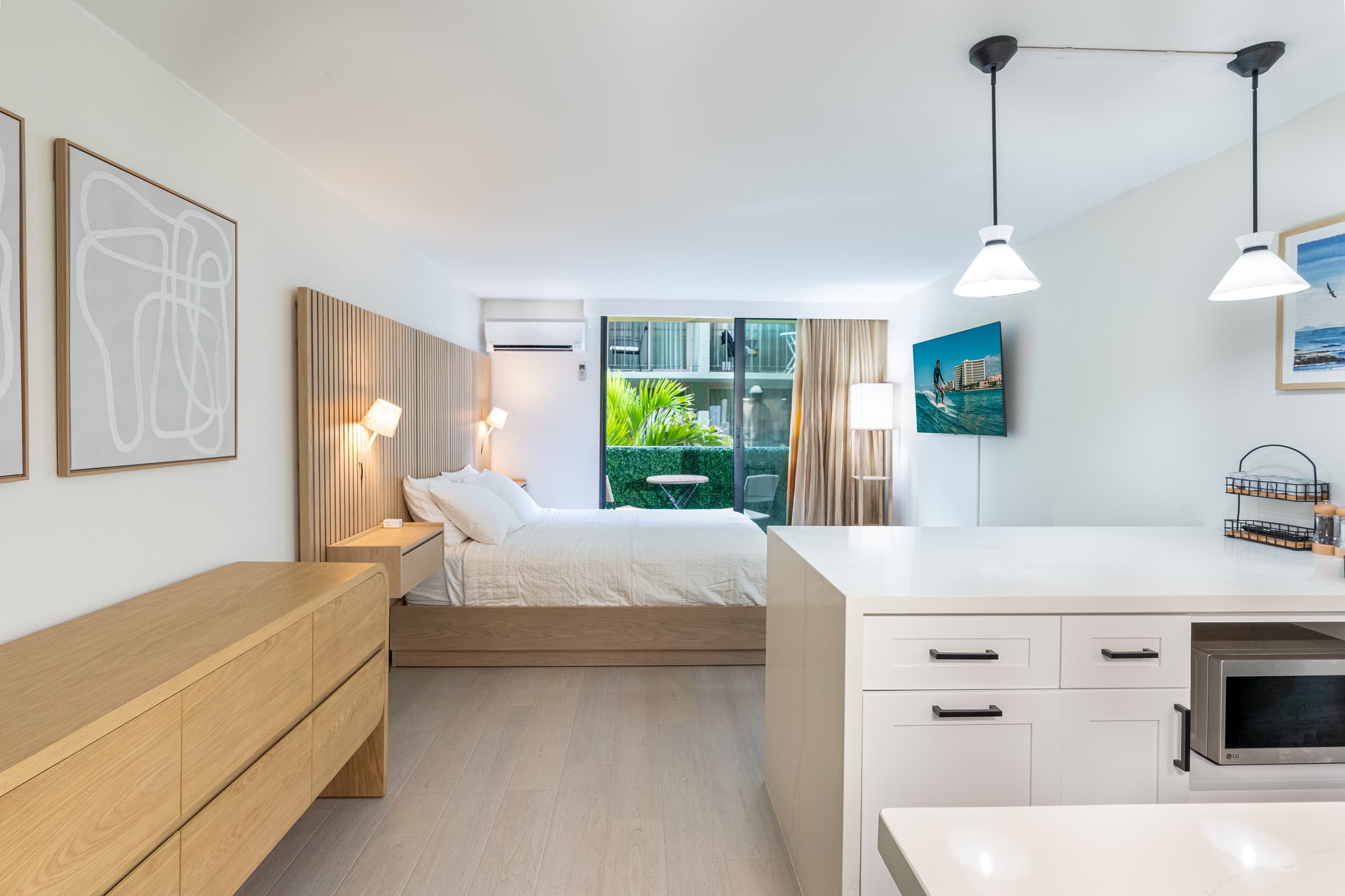 Condo in Honolulu · ★4.95 · Studio · 1 shared bath - Image 2