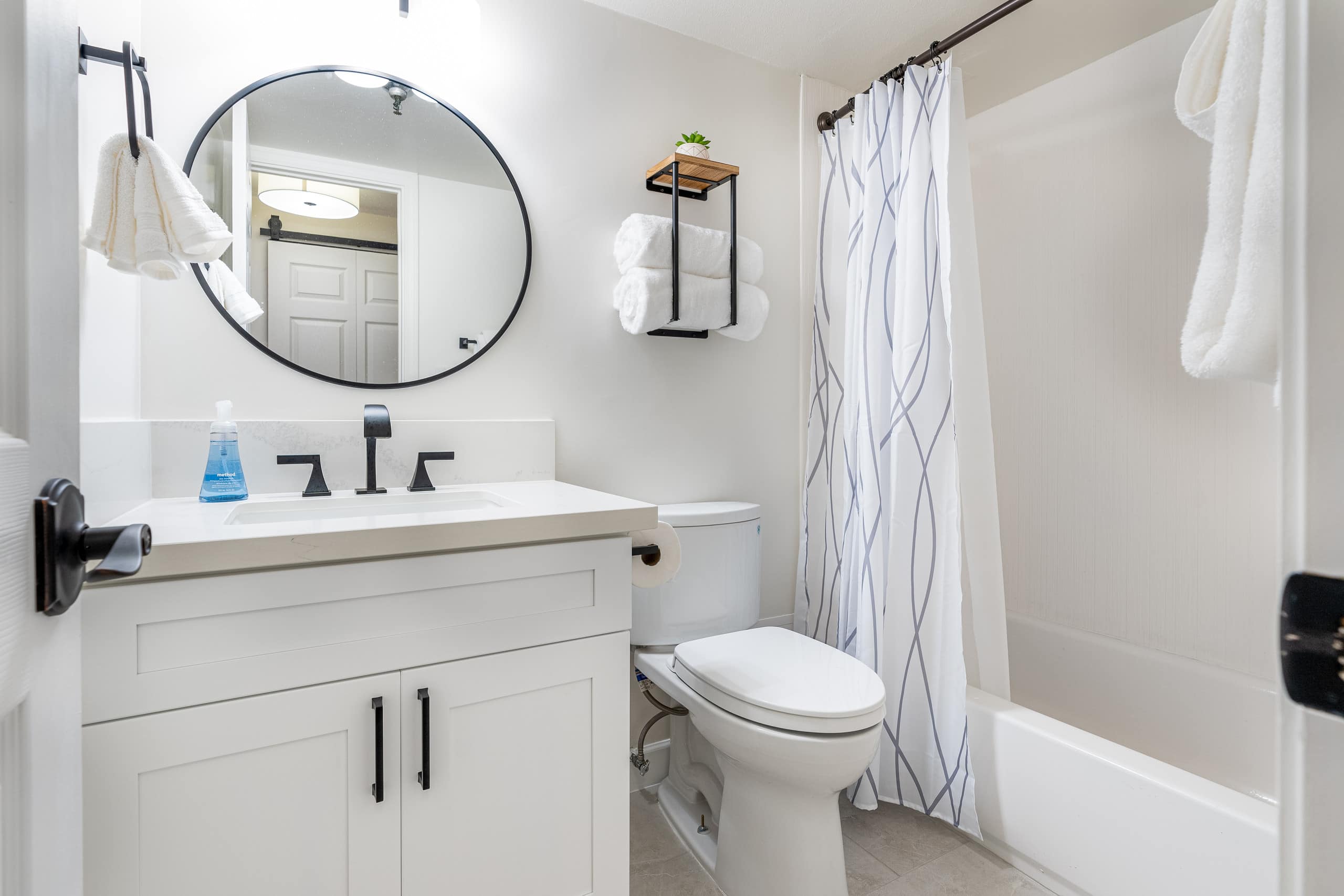 Condo in Honolulu · ★4.95 · Studio · 1 shared bath - Image 5