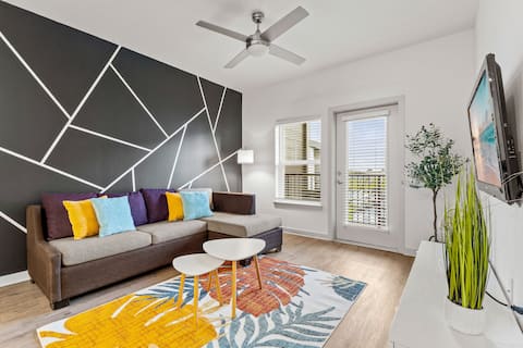 Popular Airbnb listing: Sleek Modern Gateway 10 Min to Parks Pets Allowed in Bay Lake