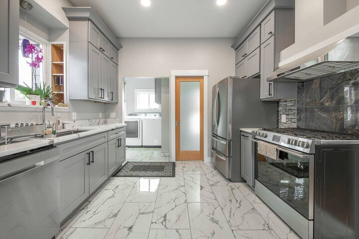 Upper-Level Home gallery image 5